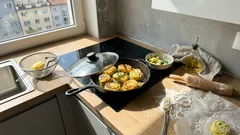 Pirožky bez kynutí, které zvládnete z pár surovin: bramborová náplň a chytrý trik s těstem