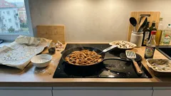 4 rychlé kuřecí večeře, když se vám nechce vařit: jedna forma, pánev i pergamen