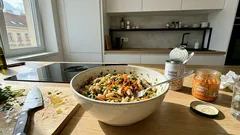 Sytý „večeřový“ fazolový salát za 10 minut: kuře a mrkev po korejsku udělají rozdíl