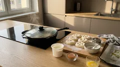 Když není čas na kynutí: smetanové pufky z pánve a malý trik s jedlou sodou