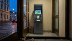 Sdílené bankomaty bez poplatků: jak mají fungovat a co to znamená pro váš výběr