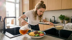 Kuksi: osvěžující studená nudlová polévka, která v létě zasytí a nezatíží