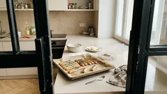 Jemné tvarohové tyčinky na plech: drobnost, která je udrží nadýchané